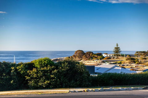 Beachfront Bicheno - Maitland Accommodation 22