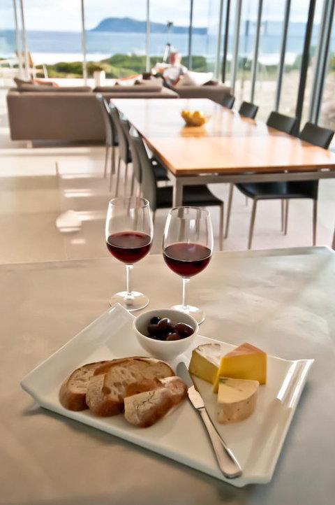 Cloudy Bay Beach House - Maitland Accommodation 32