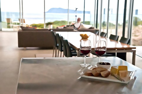 Cloudy Bay Beach House - Maitland Accommodation 30