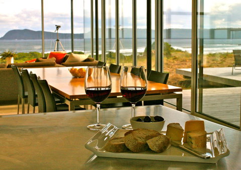 Cloudy Bay Beach House - Maitland Accommodation 21