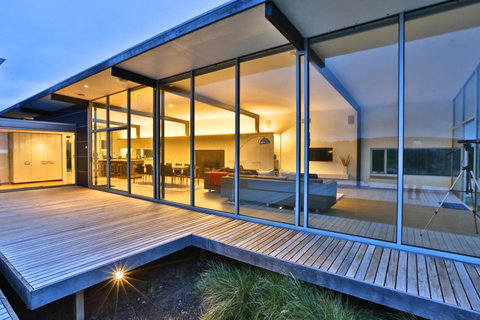 Cloudy Bay Beach House - Maitland Accommodation 0