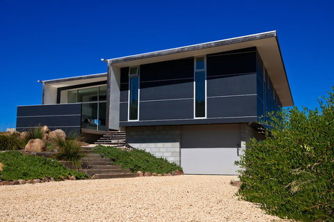 Cloudy Bay Beach House - Maitland Accommodation 2