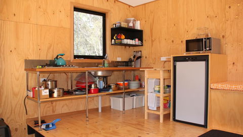 BAY OF FIRES ECO HUT Off Grid Experience At Binalong Bay - Maitland Accommodation 9