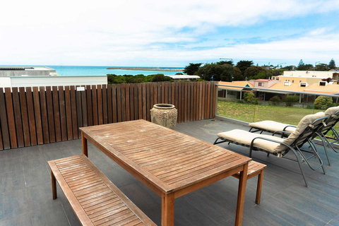 The Apollo - Maitland Accommodation 17