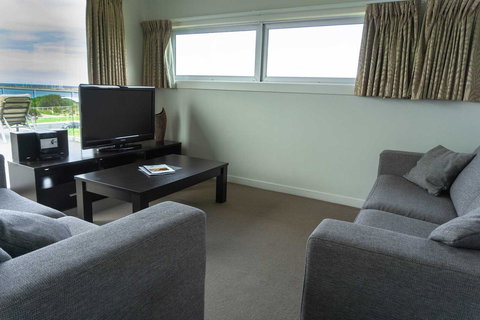 The Apollo - Maitland Accommodation 7