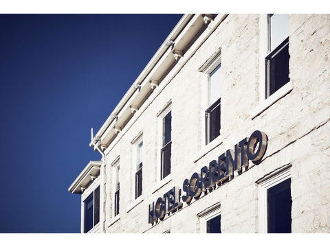 Hotel Sorrento - Maitland Accommodation 24