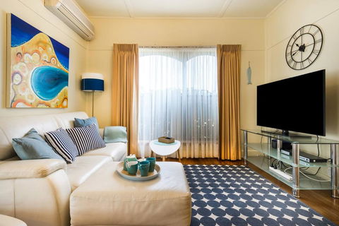 Nautique Beach House - Maitland Accommodation 3