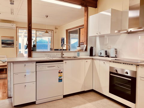 Nautique Beach House - Maitland Accommodation 13