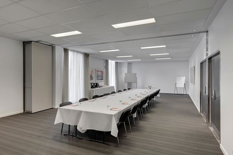 Travelodge Hotel Melbourne Docklands - Maitland Accommodation 17