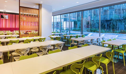 Travelodge Hotel Melbourne Docklands - Maitland Accommodation 16