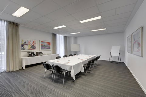 Travelodge Hotel Melbourne Docklands - Maitland Accommodation 24