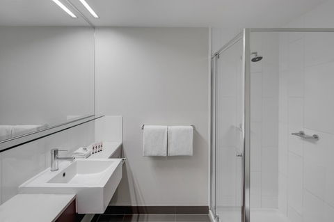 Travelodge Hotel Melbourne Docklands - Maitland Accommodation 6