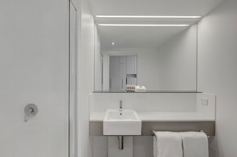 Travelodge Hotel Melbourne Docklands - Maitland Accommodation 8