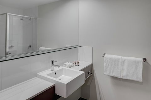 Travelodge Hotel Melbourne Docklands - Maitland Accommodation 14