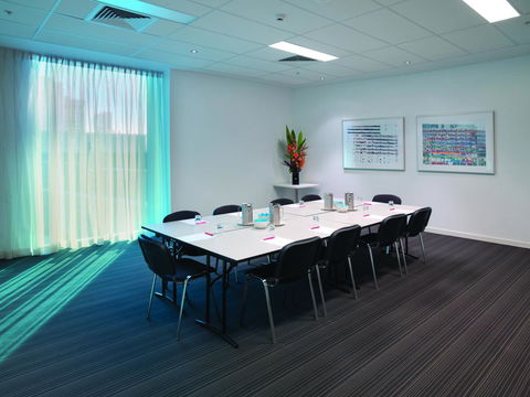 Travelodge Hotel Melbourne Docklands - Maitland Accommodation 22