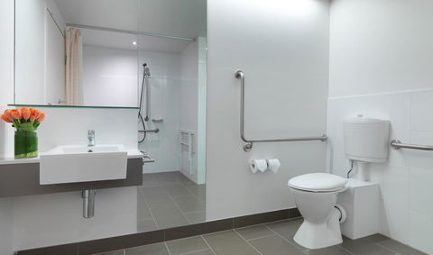 Travelodge Hotel Melbourne Docklands - Maitland Accommodation 19