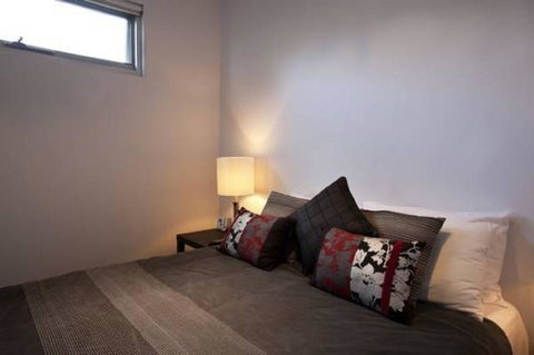 Battery Cove Beach Front Apartment - Maitland Accommodation 13