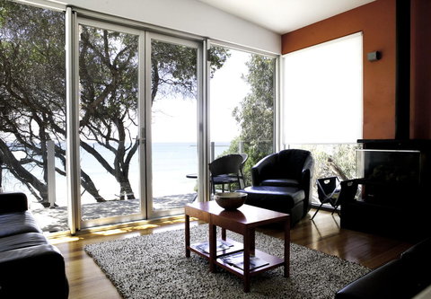 Battery Cove Beach Front Apartment - Maitland Accommodation 2
