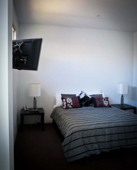 Battery Cove Beach Front Apartment - Maitland Accommodation 9