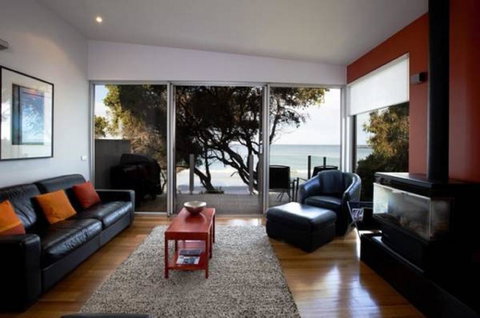 Battery Cove Beach Front Apartment - Maitland Accommodation 14