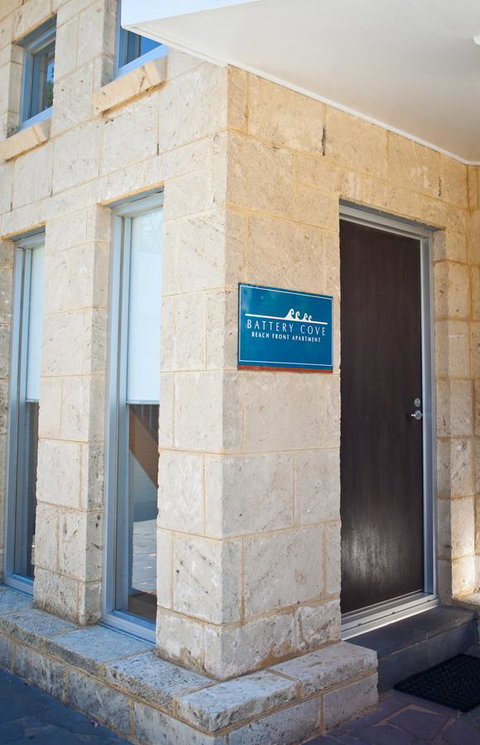 Battery Cove Beach Front Apartment - Maitland Accommodation 6