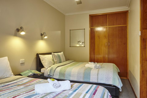 Goldfield Holiday Units - Maitland Accommodation 3