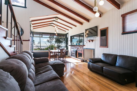 Beach Front Beauty - Ocean Front Views - Maitland Accommodation 6