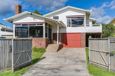 Beach Front Beauty - Ocean Front Views - Maitland Accommodation 17