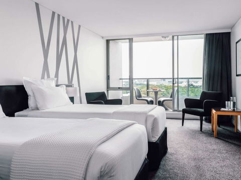 Quay West Suites Melbourne - Maitland Accommodation 8
