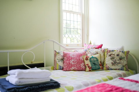 Miss Pym's Cottage - Maitland Accommodation 21