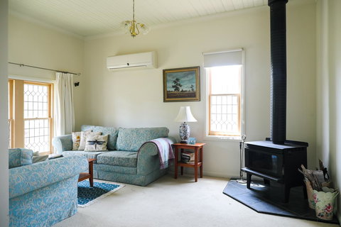 Miss Pym's Cottage - Maitland Accommodation 35