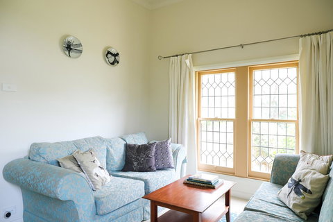 Miss Pym's Cottage - Maitland Accommodation 40