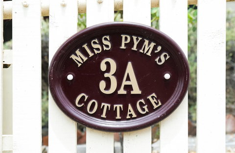 Miss Pym's Cottage - Maitland Accommodation 6