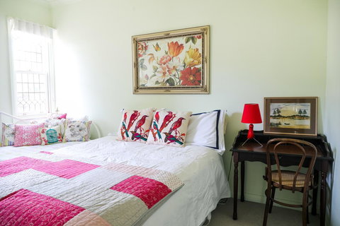 Miss Pym's Cottage - Maitland Accommodation 23