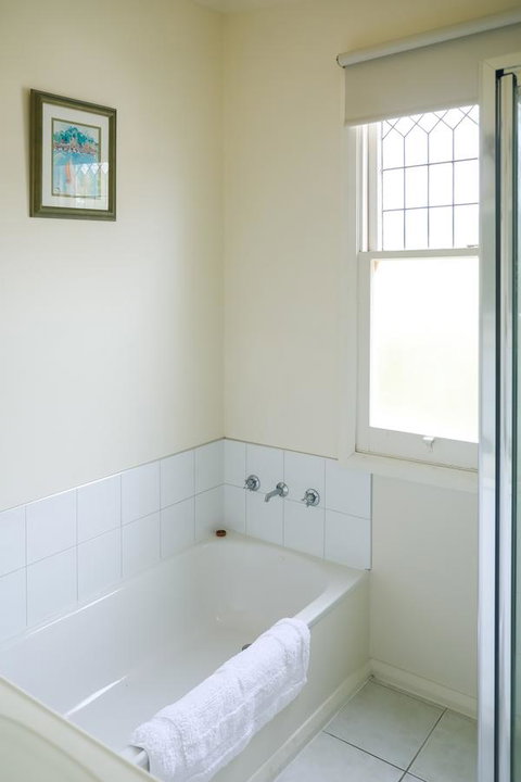 Miss Pym's Cottage - Maitland Accommodation 10