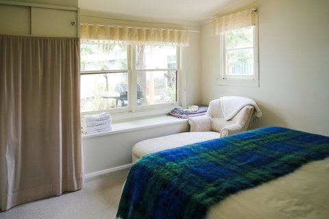 Miss Pym's Cottage - Maitland Accommodation 17