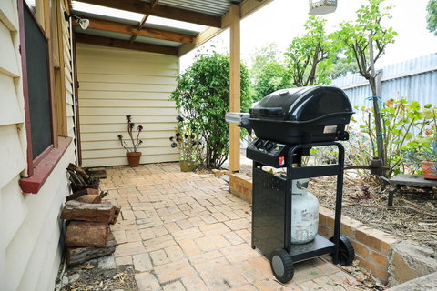 Miss Pym's Cottage - Maitland Accommodation 3