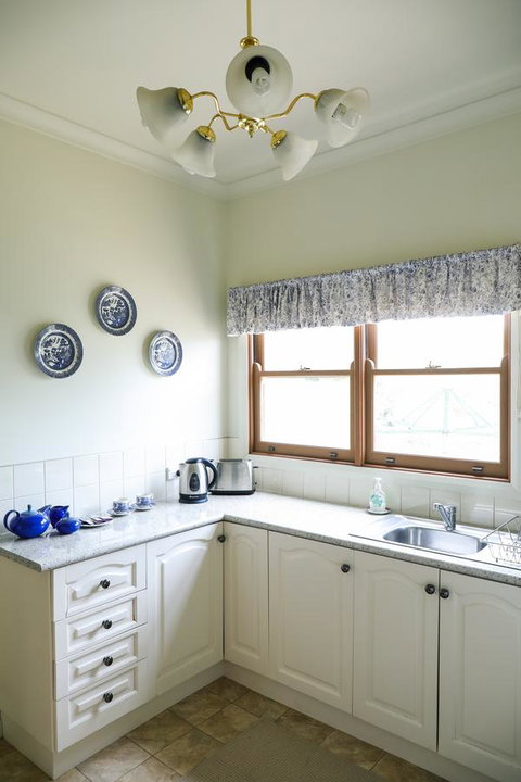 Miss Pym's Cottage - Maitland Accommodation 27