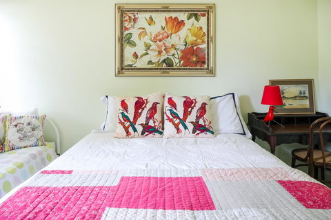 Miss Pym's Cottage - Maitland Accommodation 24