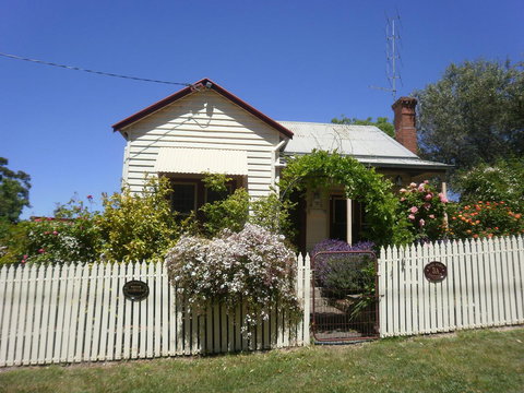 Miss Pym's Cottage - Maitland Accommodation 0