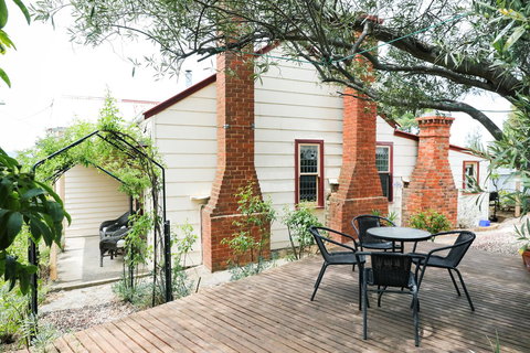 Miss Pym's Cottage - Maitland Accommodation 4