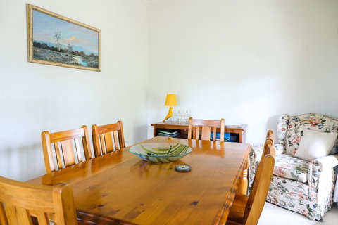 Miss Pym's Cottage - Maitland Accommodation 37