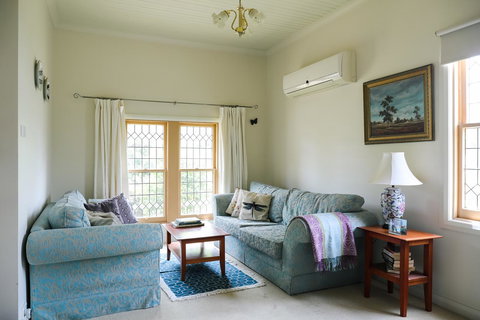 Miss Pym's Cottage - Maitland Accommodation 43