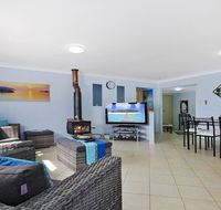 The Burra Break - 3 minute walk to beach access - Maitland Accommodation