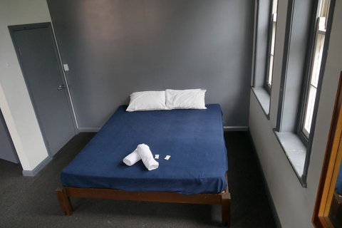 The Crown & Anchor Hotel - Maitland Accommodation 2