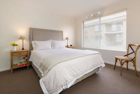 The Executive - Central & Sophisticated - Maitland Accommodation 1