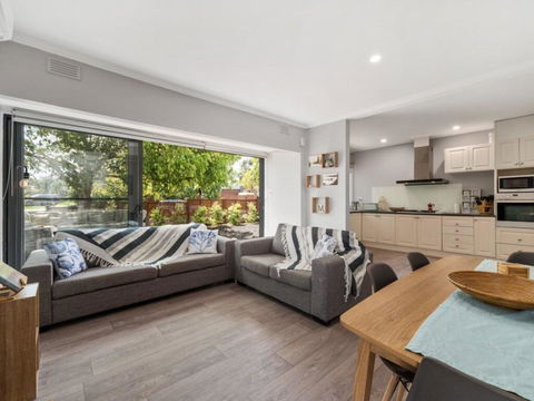 The Heart Of Cosmopolitan Mornington - Maitland Accommodation 1