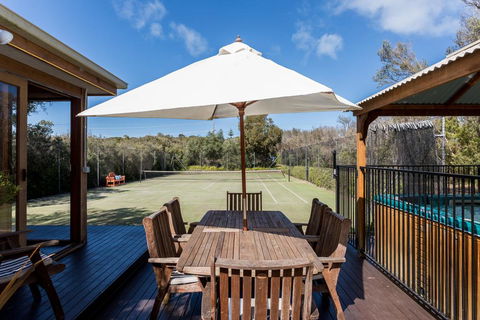 The Heyfield Hideaway: Tennis & Spa - Maitland Accommodation 0