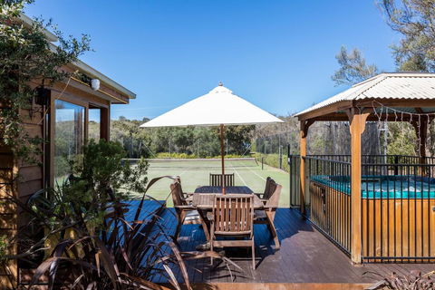The Heyfield Hideaway: Tennis & Spa - Maitland Accommodation 3