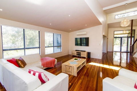The Holiday House - Maitland Accommodation 1